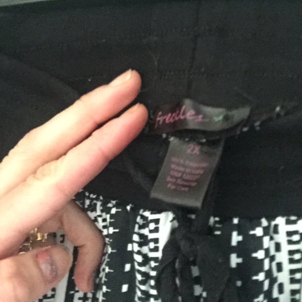 Light pants - Picture 2 of 2